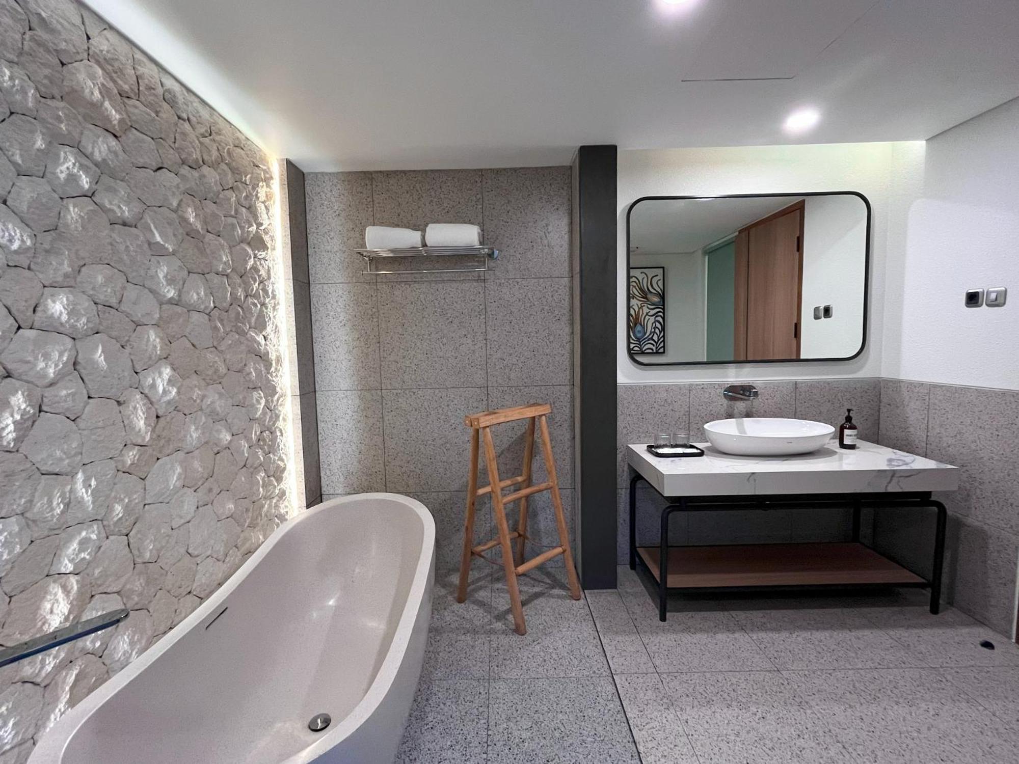 Luminor Hotel Legian Seminyak - Bali Buitenkant foto